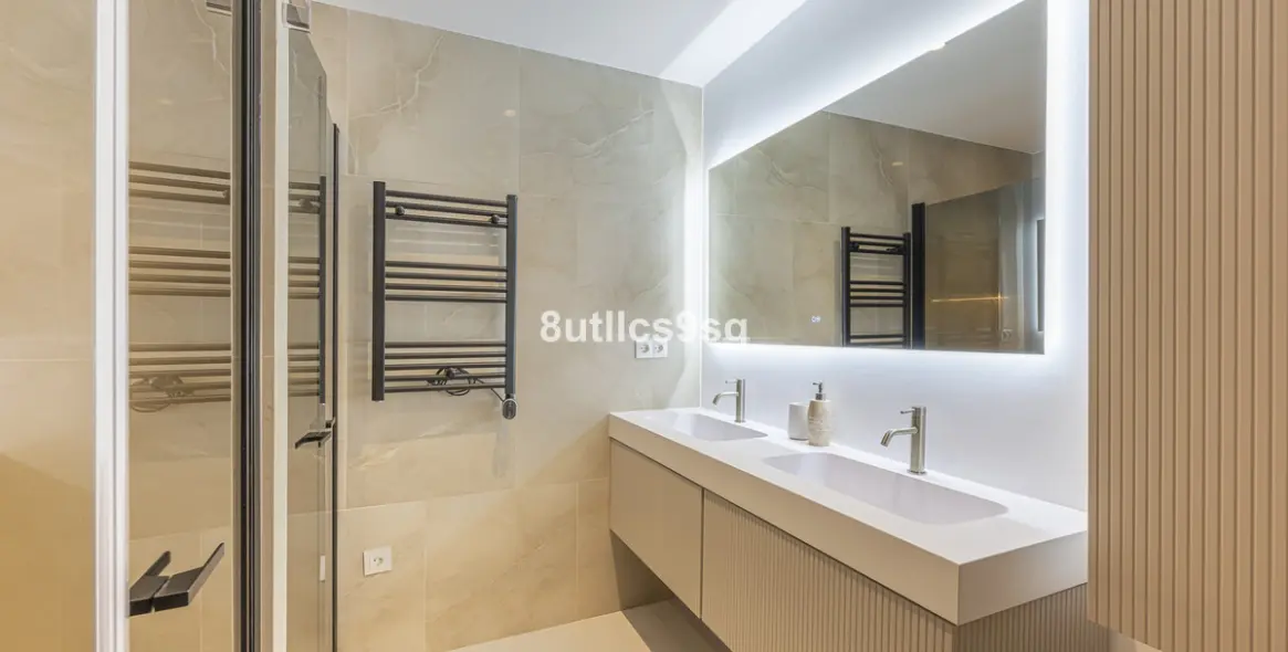 Venta de apartamento en planta baja en The Golden Mile 13