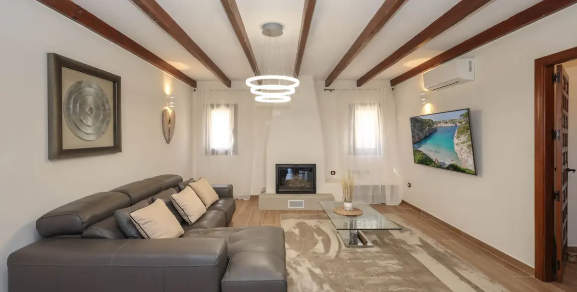 Venta de villa independiente en Guaro 3