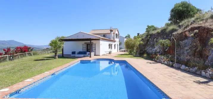 Venta de villa independiente en Guaro 4