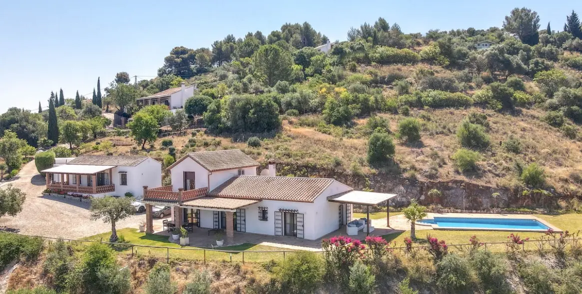 Venta de villa independiente en Guaro 7