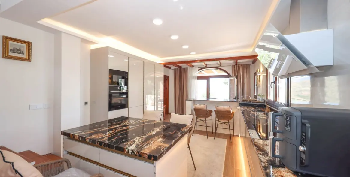Venta de villa independiente en Guaro 10
