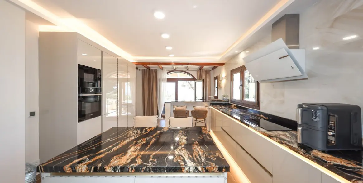 Venta de villa independiente en Guaro 11