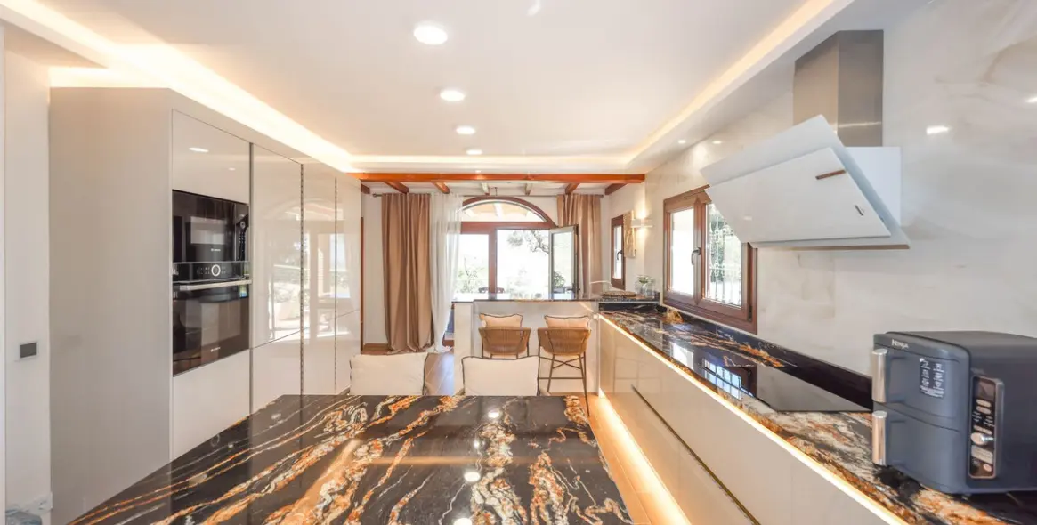 Venta de villa independiente en Guaro 12