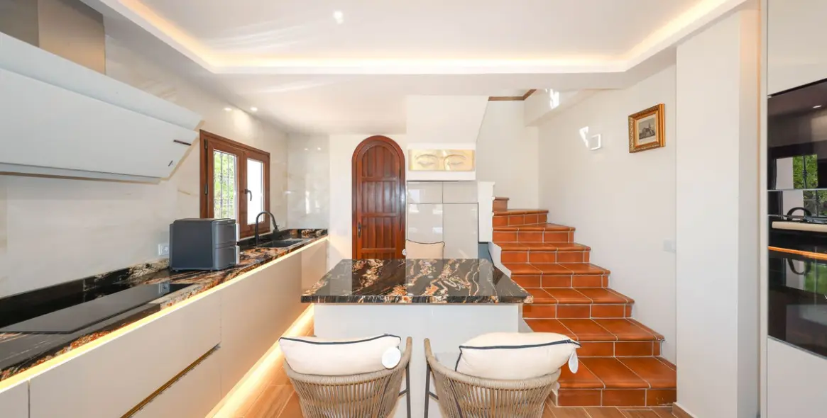 Venta de villa independiente en Guaro 15