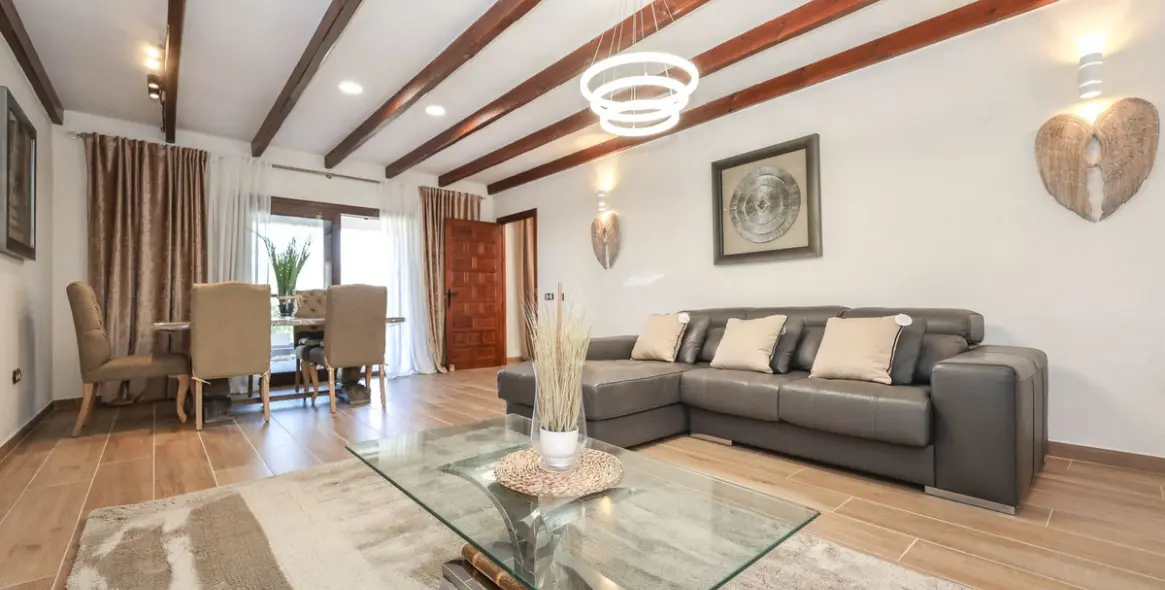 Venta de villa independiente en Guaro 19