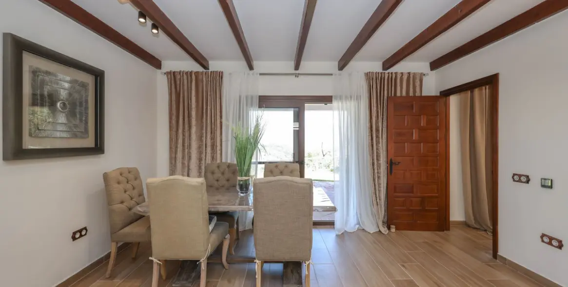 Venta de villa independiente en Guaro 21