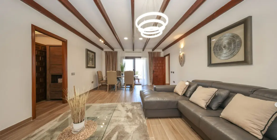 Venta de villa independiente en Guaro 22