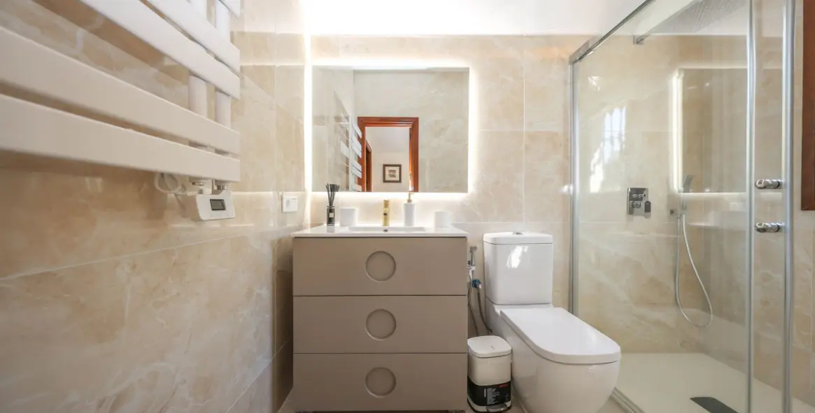 Venta de villa independiente en Guaro 31