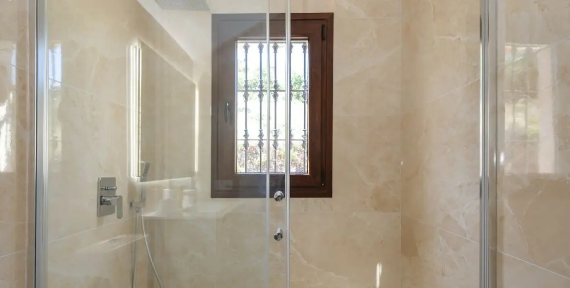 Venta de villa independiente en Guaro 32