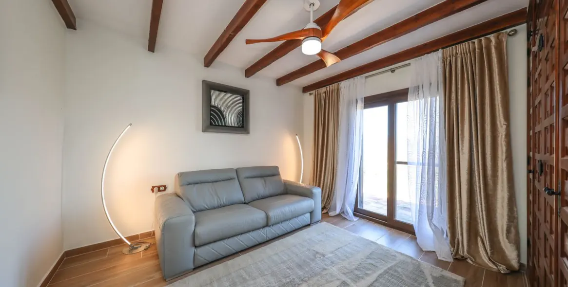 Venta de villa independiente en Guaro 35