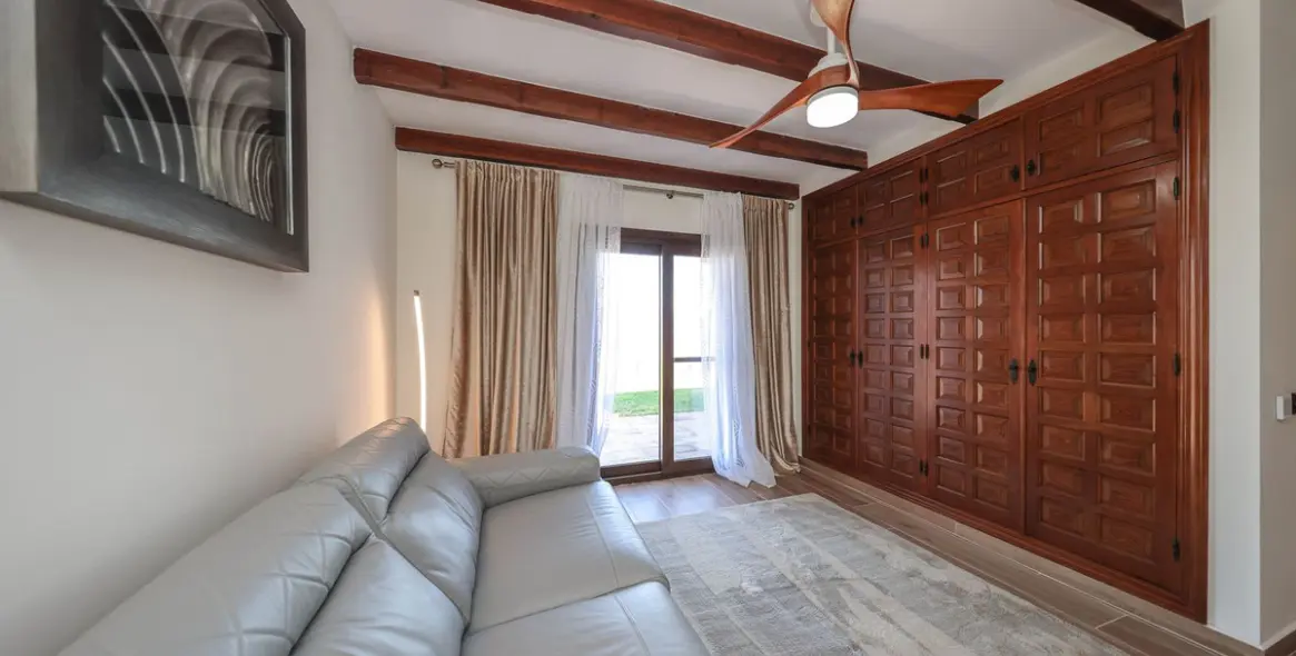 Venta de villa independiente en Guaro 37