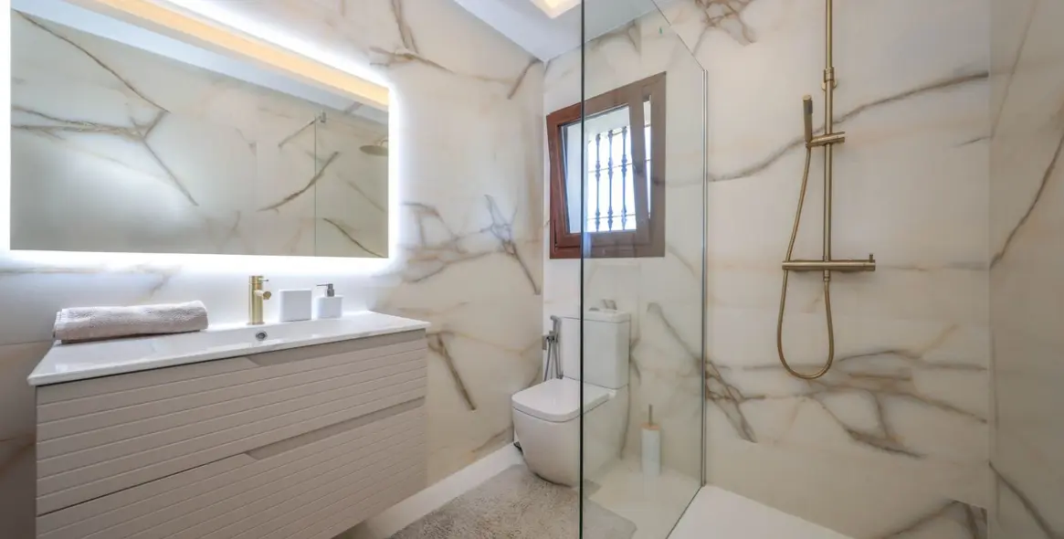 Venta de villa independiente en Guaro 41
