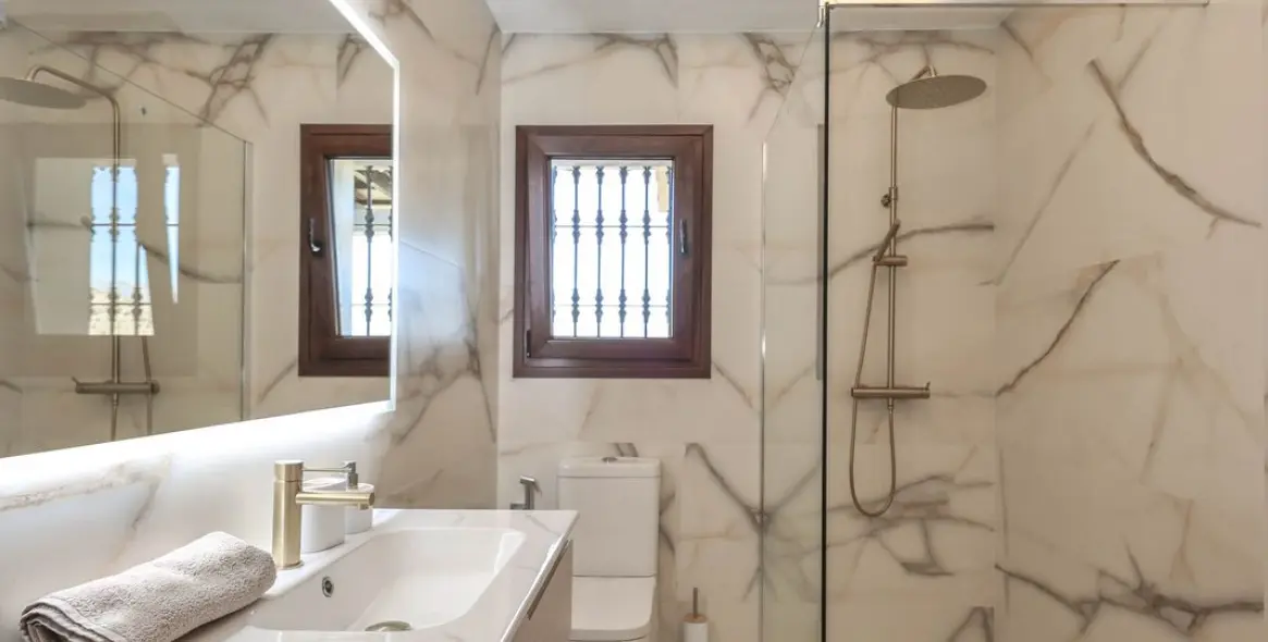 Venta de villa independiente en Guaro 42