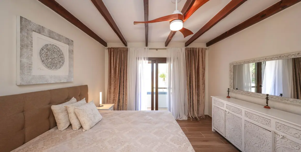 Venta de villa independiente en Guaro 46