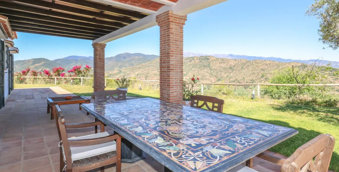 Venta de villa independiente en Guaro 52