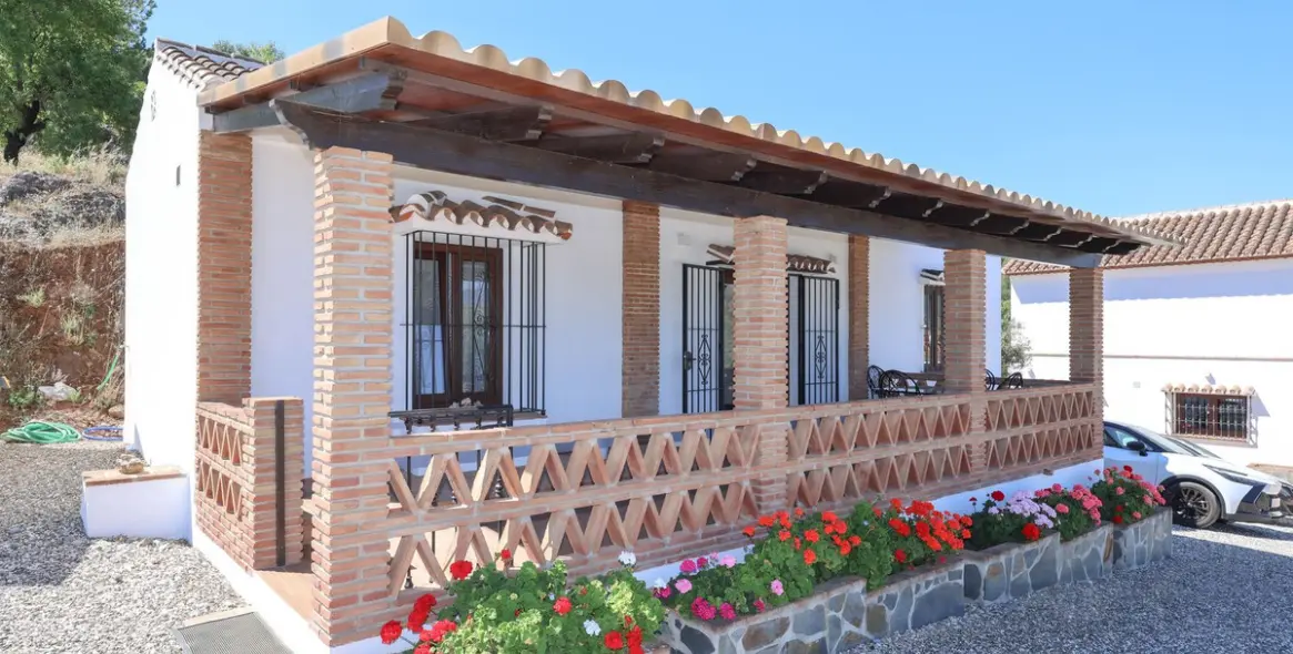 Venta de villa independiente en Guaro 56