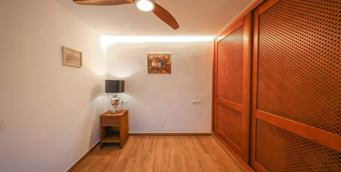 Venta de villa independiente en Guaro 72