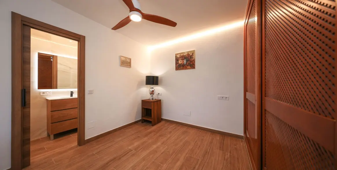 Venta de villa independiente en Guaro 75
