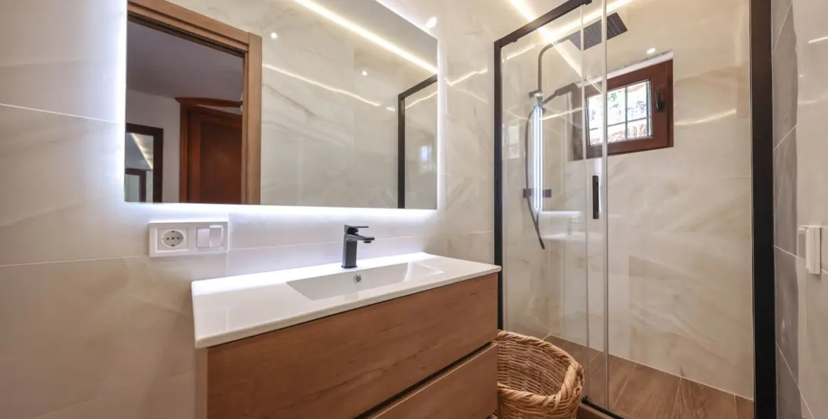 Venta de villa independiente en Guaro 77