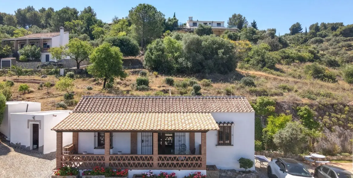 Venta de villa independiente en Guaro 82