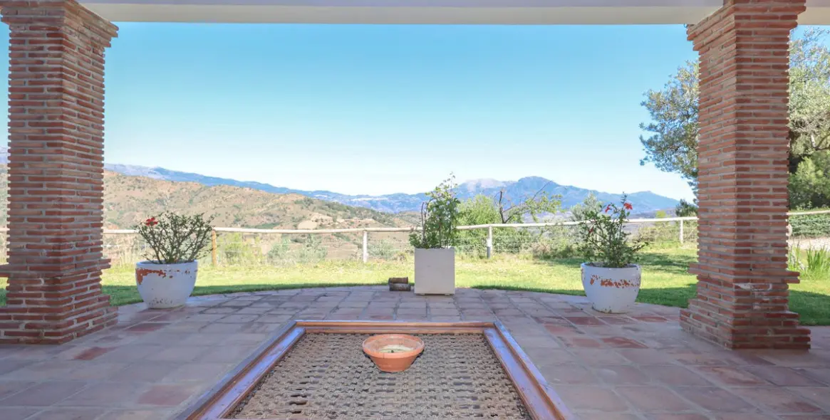 Venta de villa independiente en Guaro 95