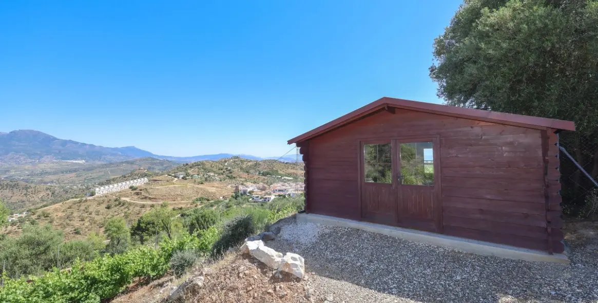 Venta de villa independiente en Guaro 99