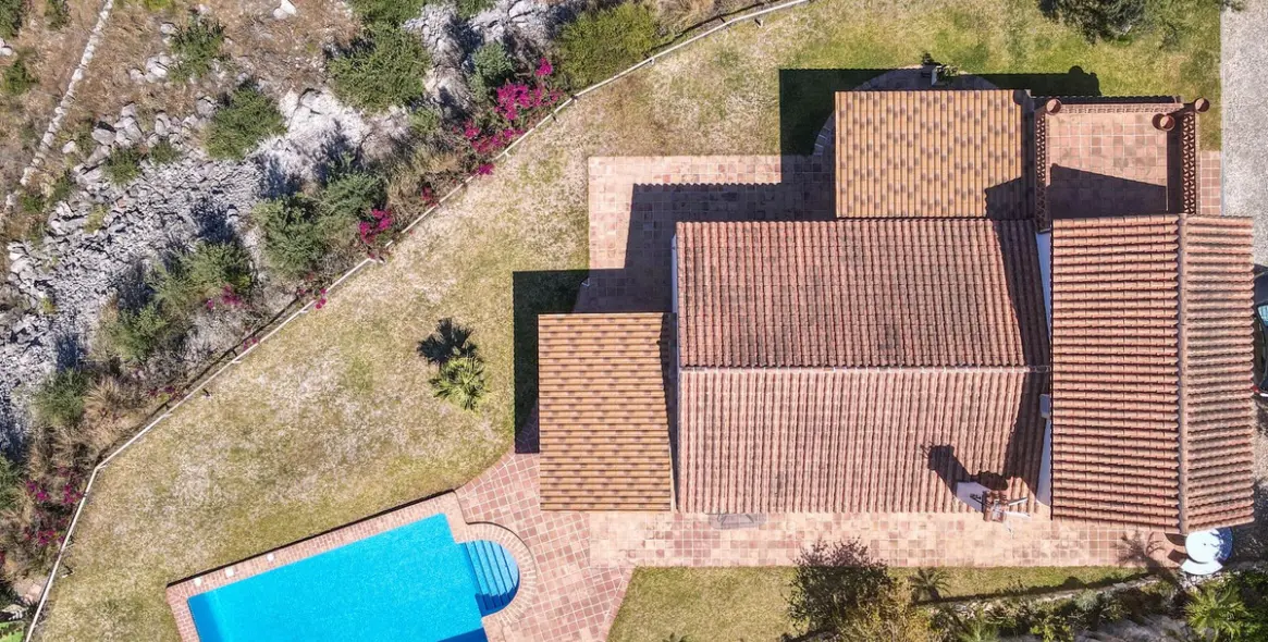 Venta de villa independiente en Guaro 105