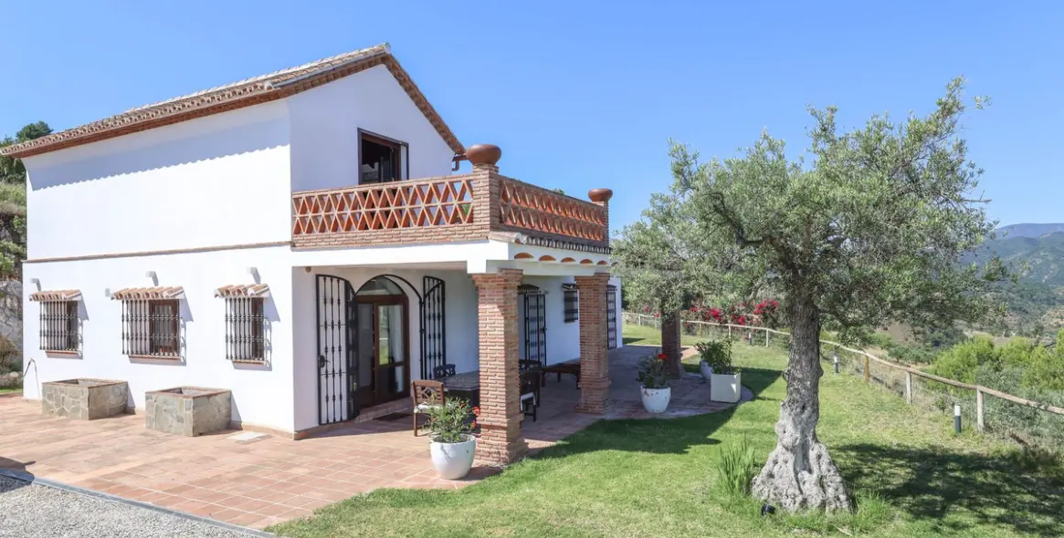 Venta de villa independiente en Guaro 110
