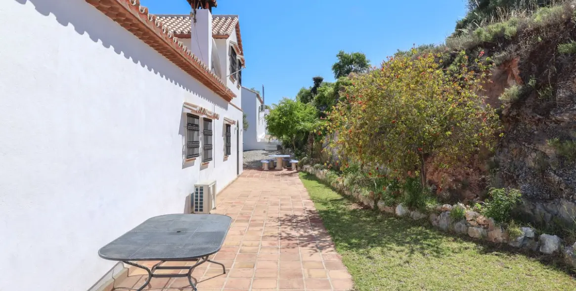 Venta de villa independiente en Guaro 117