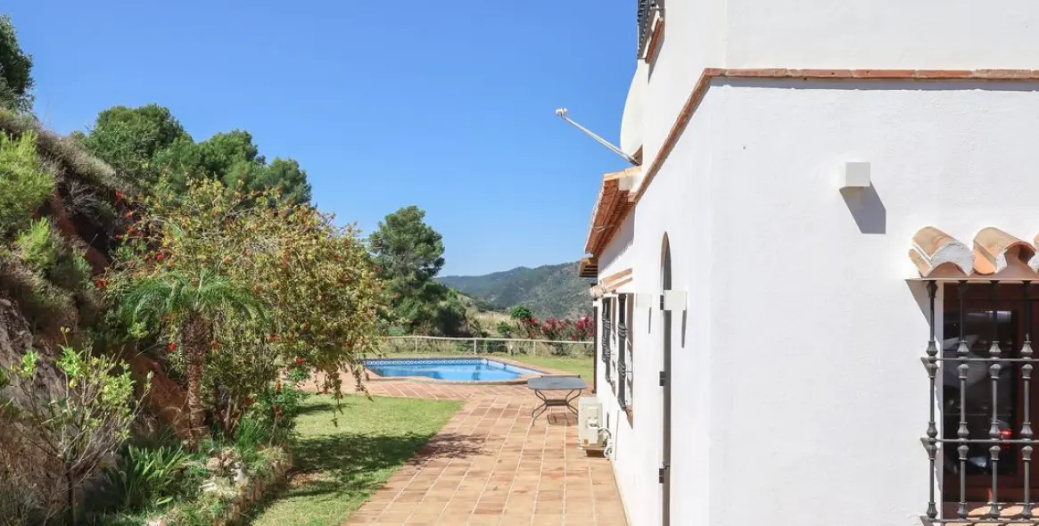 Venta de villa independiente en Guaro 120