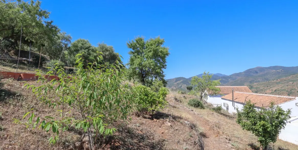 Venta de villa independiente en Guaro 122