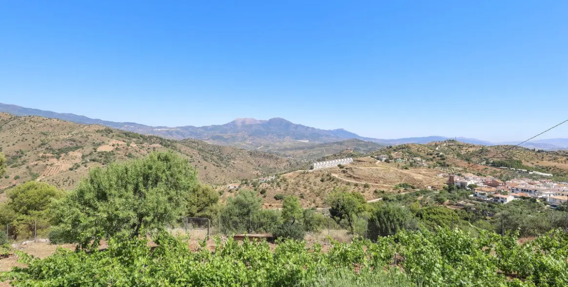 Venta de villa independiente en Guaro 131