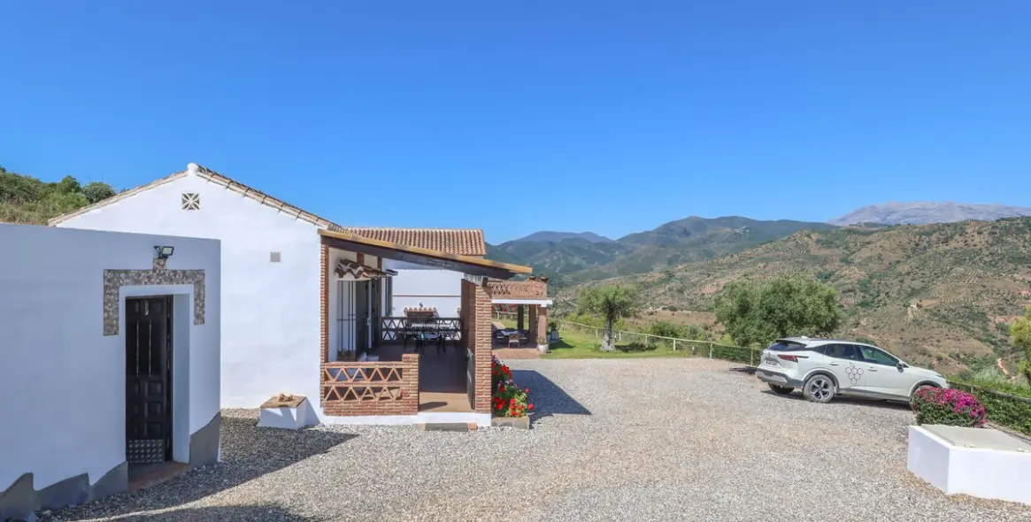 Venta de villa independiente en Guaro 133