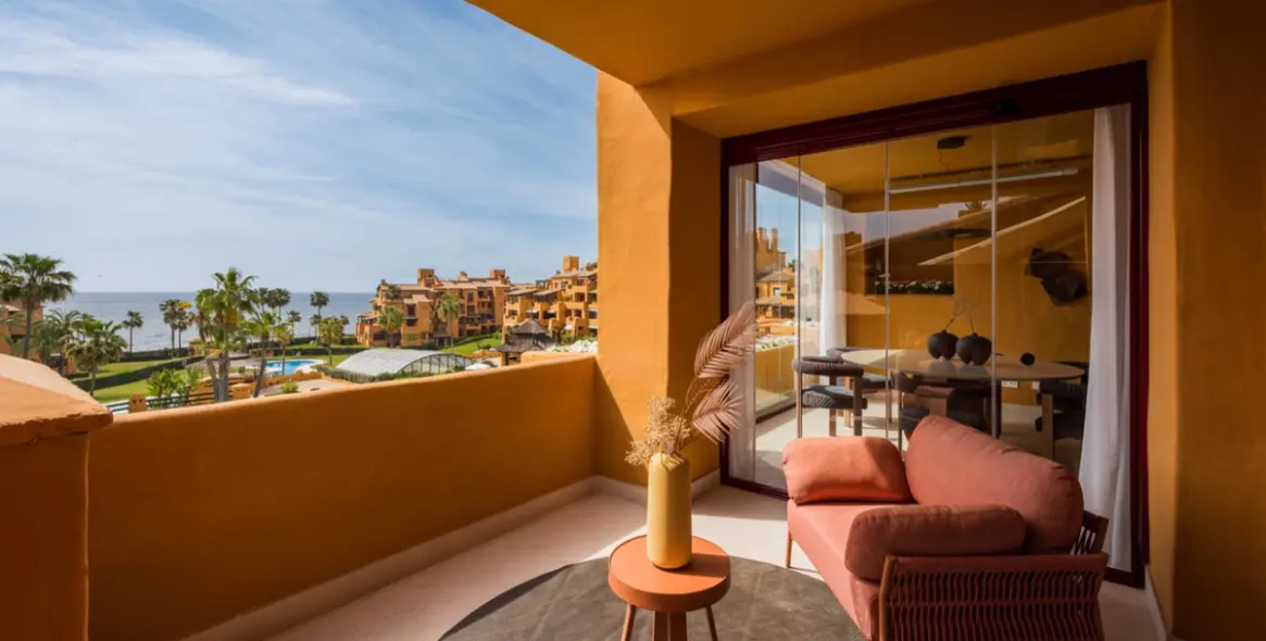 Venta de apartamento en planta baja en Estepona 2