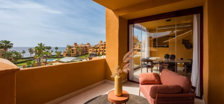Venta de apartamento en planta baja en Estepona 1