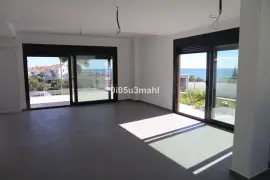 Image 4 thumb