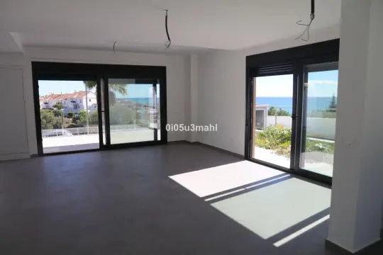 Image 4 thumb