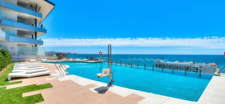 Venta de apartamento en planta media en Fuengirola 2