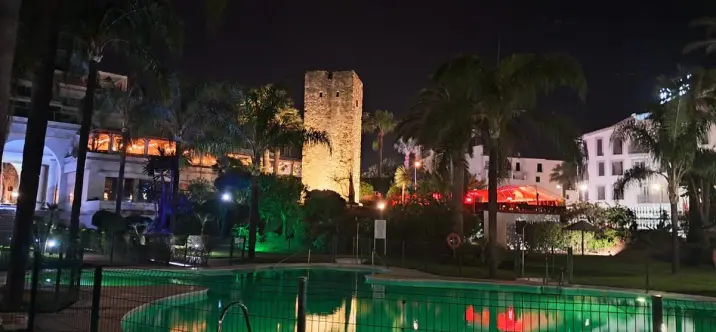 Venta de apartamento en planta media en Puerto Banús 0