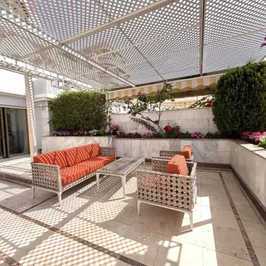 Venta de apartamento en planta media en Puerto Banús