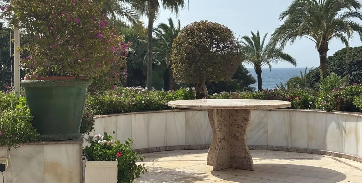 Venta de apartamento en planta media en Puerto Banús 4