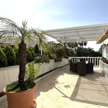 Venta de apartamento en planta media en Puerto Banús