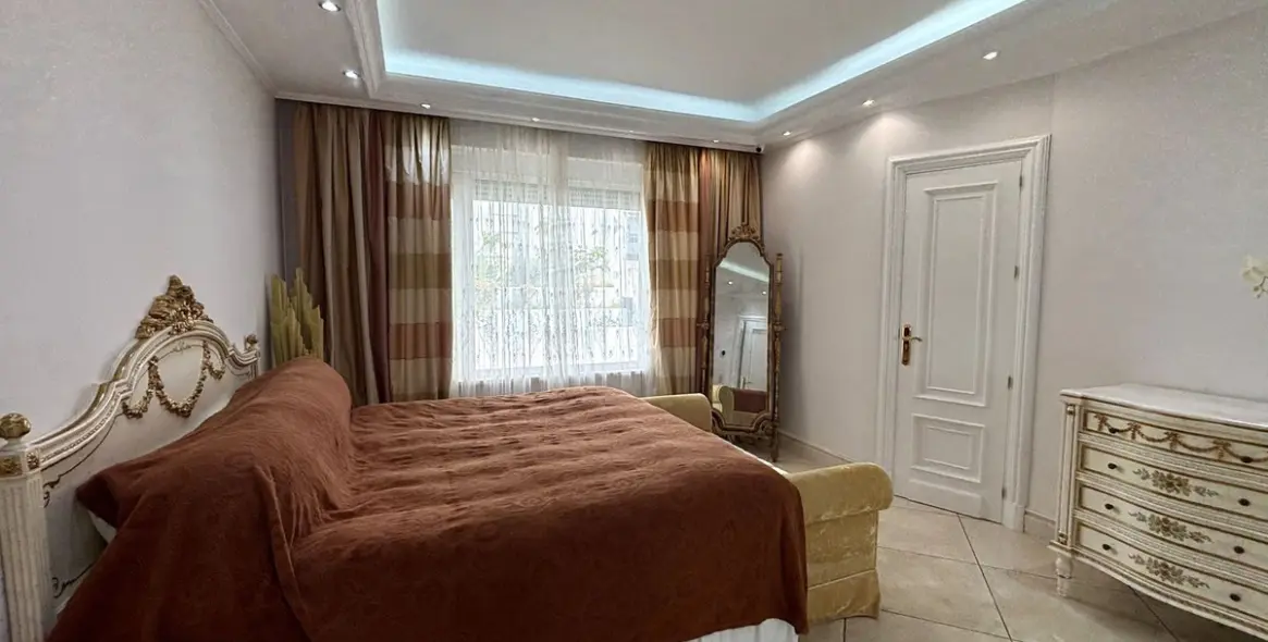 Venta de apartamento en planta media en Puerto Banús 13