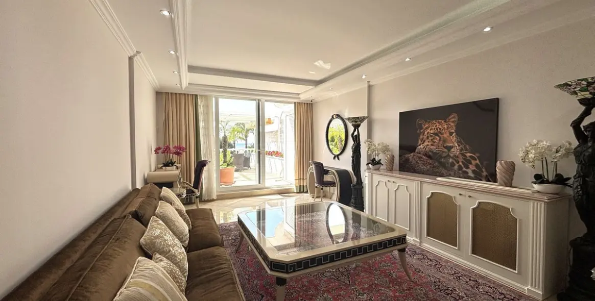 Venta de apartamento en planta media en Puerto Banús 15