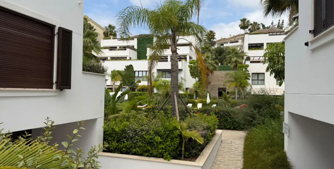Long-term rent of ground floor apartment in The Golden Mile 17