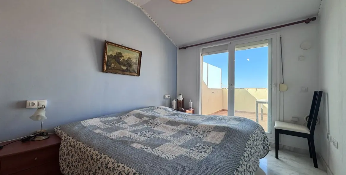 Sale of penthouse in Los Pacos 22