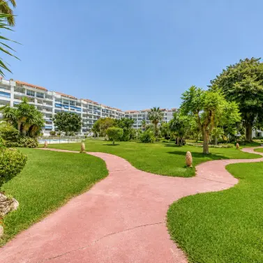 Продажа апартаментов на среднем этаже в Puerto Banús