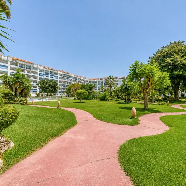 Продажа апартаментов на среднем этаже в Puerto Banús