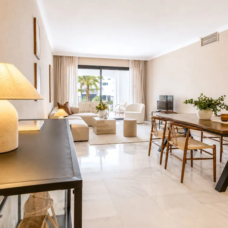 Продажа апартаментов на среднем этаже в Puerto Banús