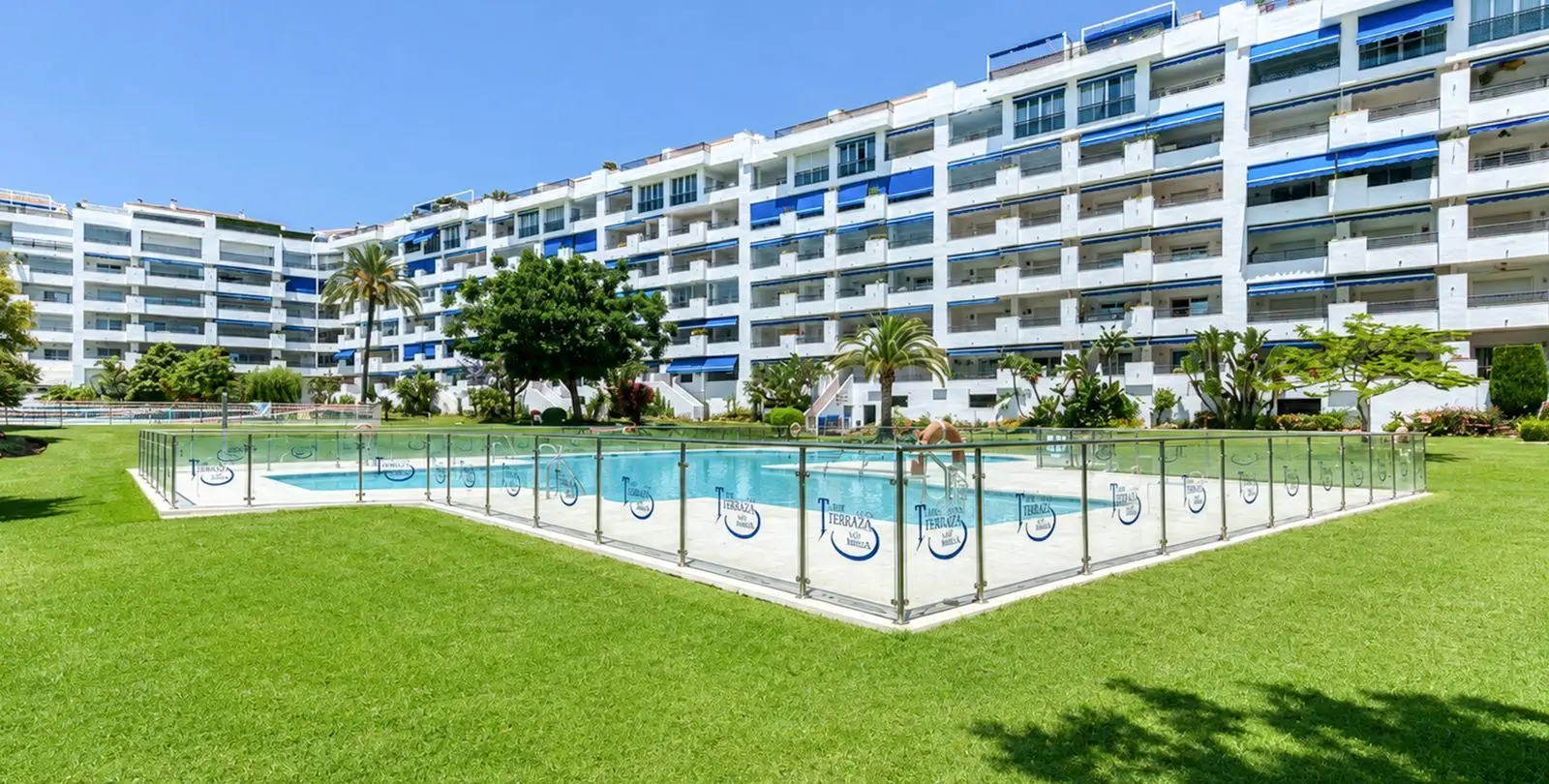Продажа апартаментов на среднем этаже в Puerto Banús 17